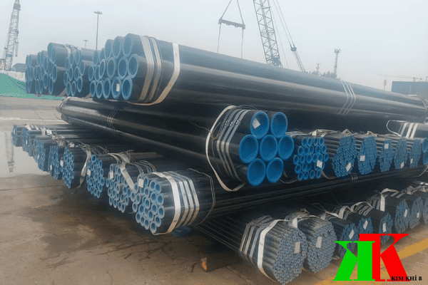 Ống thép đúc nhập khẩu chất lượng cao, bề mặt chắc chắn, đầy đủ quy cách, phù hợp cho cơ khí, xây dựng và công trình công nghiệp.